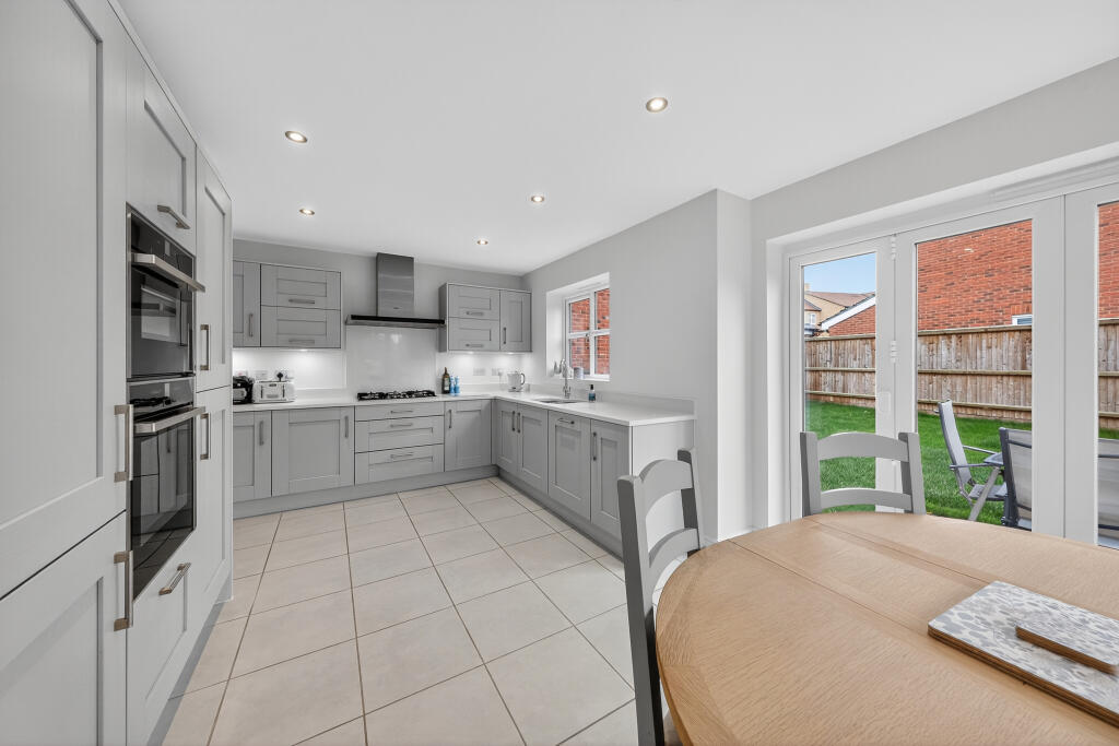 Oatlands Drive, Bedford, MK45 photo 2