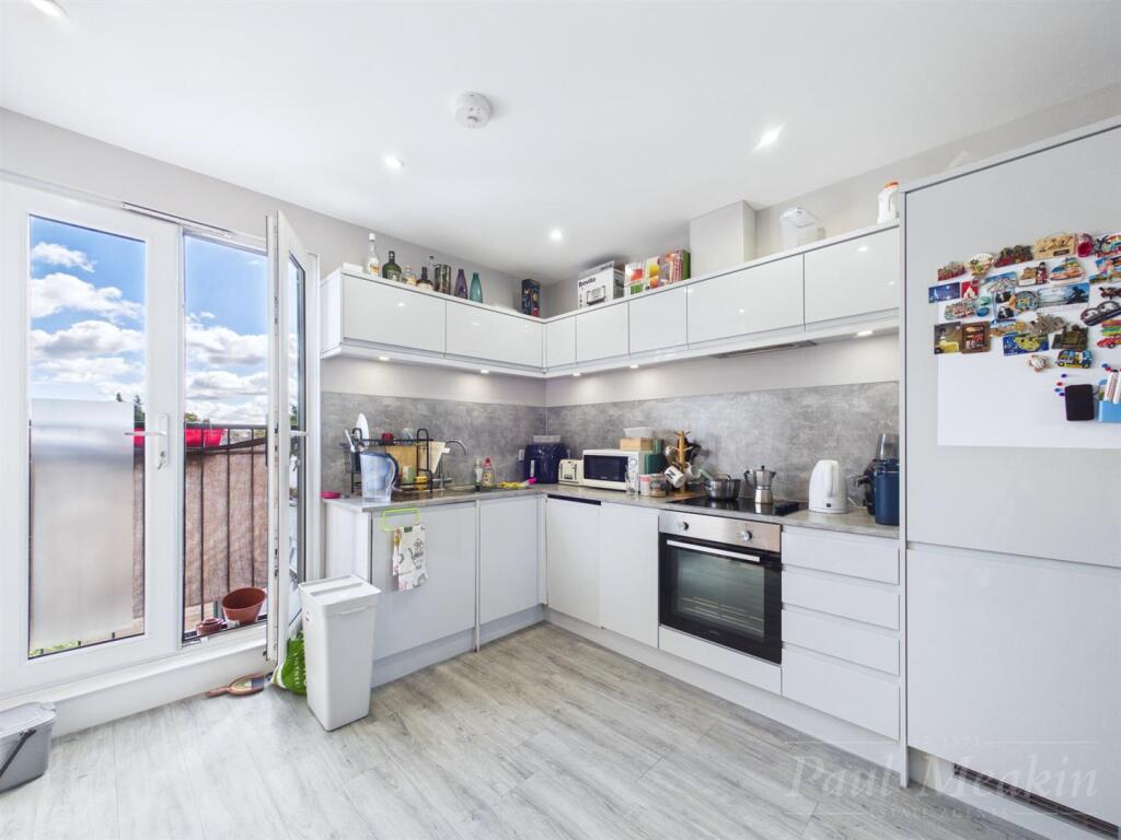 Apartment in Croydon - View 4