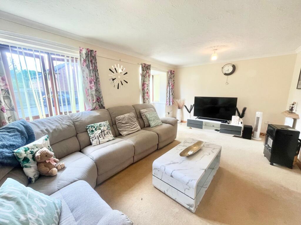 Thames Drive, Taunton, TA1 photo 2