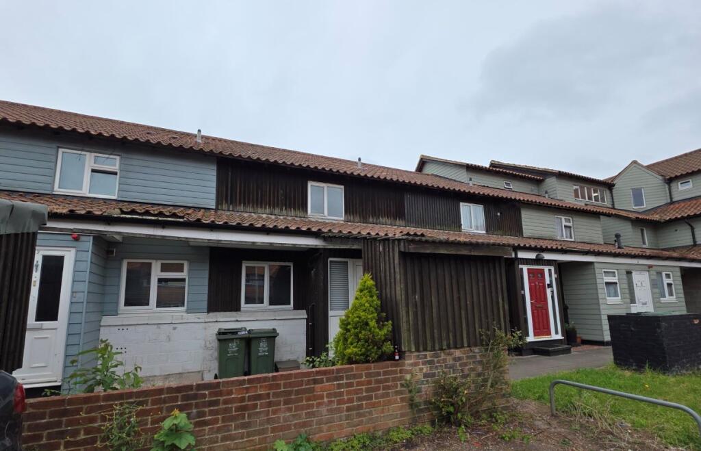 8 Winstree, Basildon, Essex, SS13 1PG photo 4