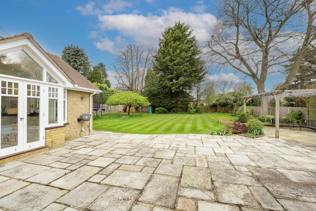 Graemesdyke Road, Berkhamsted, Hertfordshire, HP4 photo 3