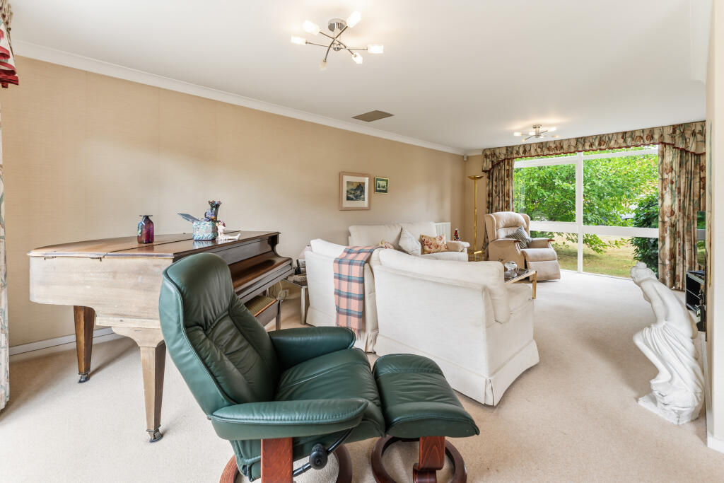 White House Close, Solihull, B91 photo 5