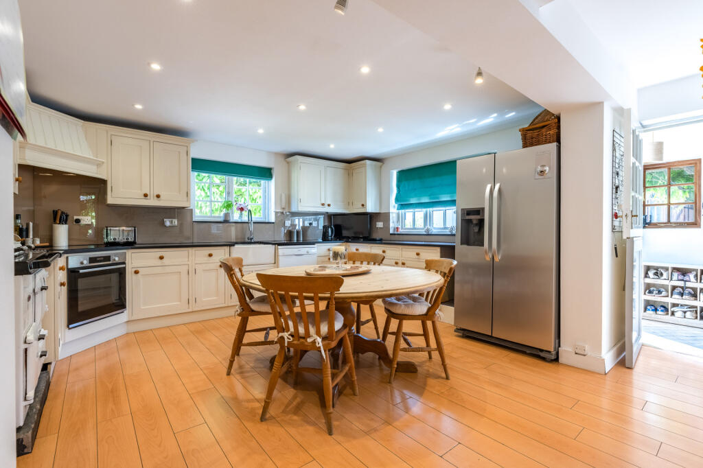 House in Worcester - View 4
