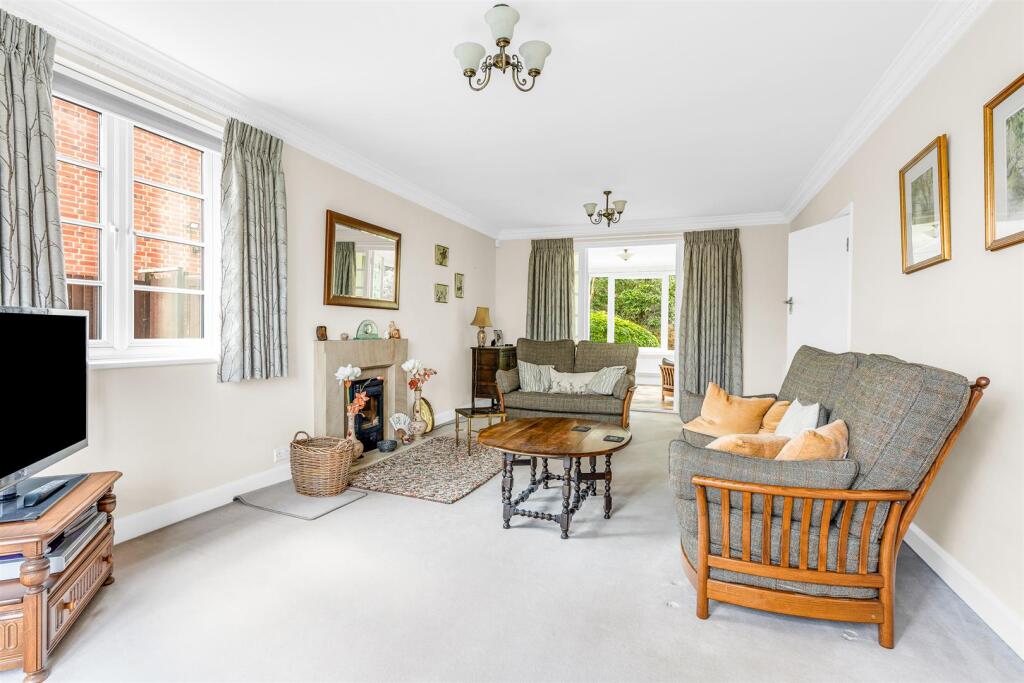 Mandeville Rise, Welwyn Garden City photo 4