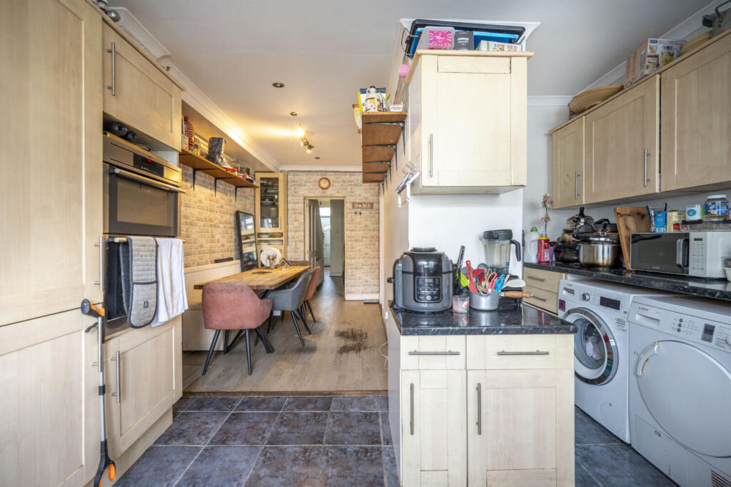 House in London, Leyton - More
