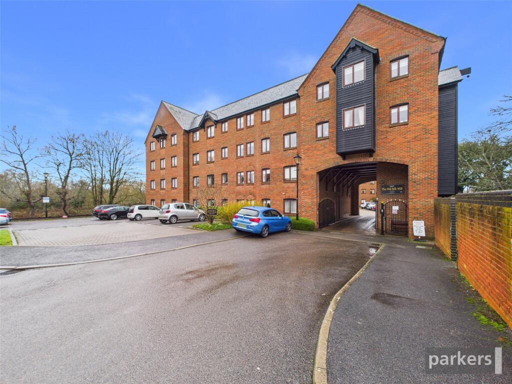 Main image of property: Silk Lane, Twyford, Reading, Berkshire, RG10