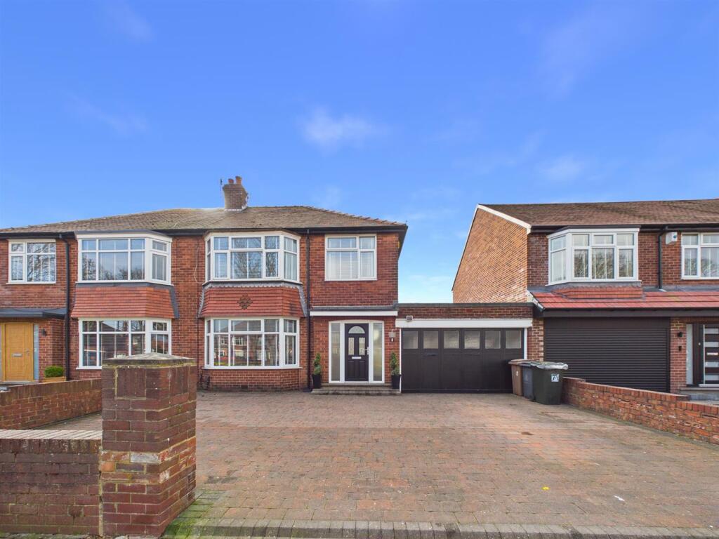 Main image of property: The Broadway, Cullercoats