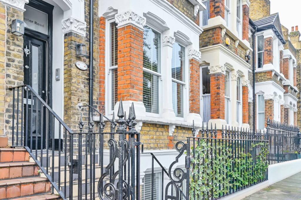 Main image of property: MANCHESTER ROAD E14 3NU