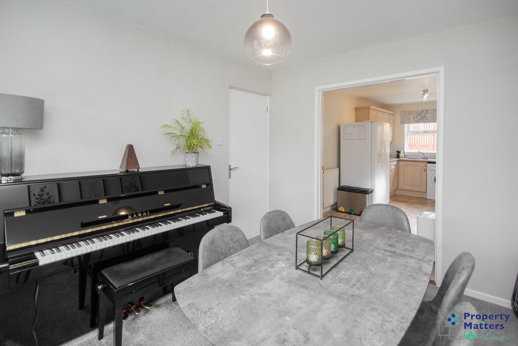 House in Kilwinning, North Ayrshire - More