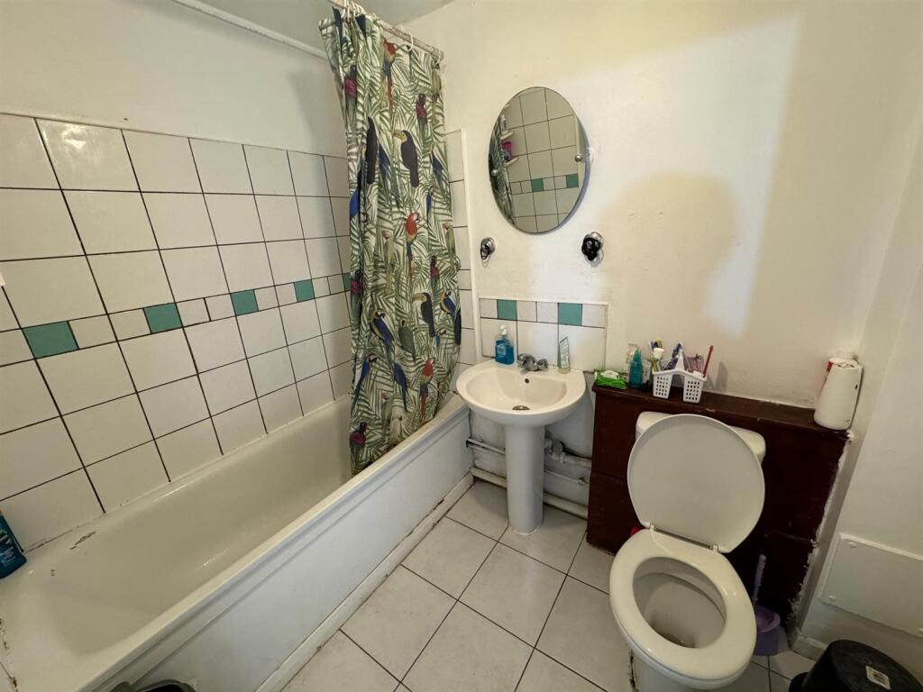 Apartment in London - View 5