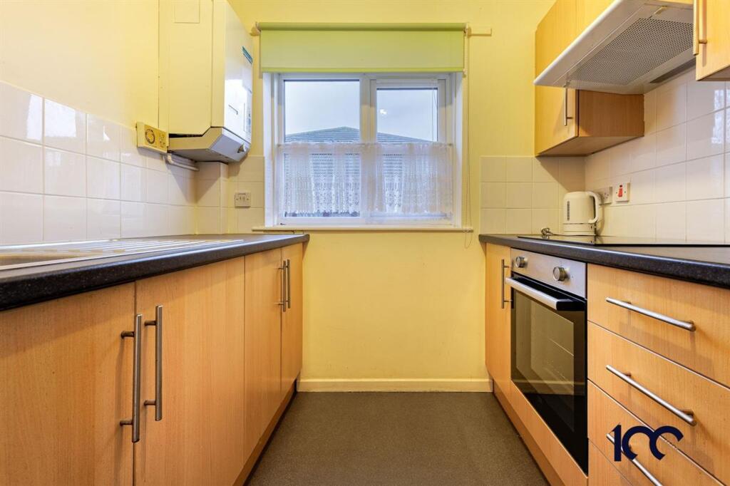 Abbs Cross Gardens, Hornchurch, RM12 photo 3