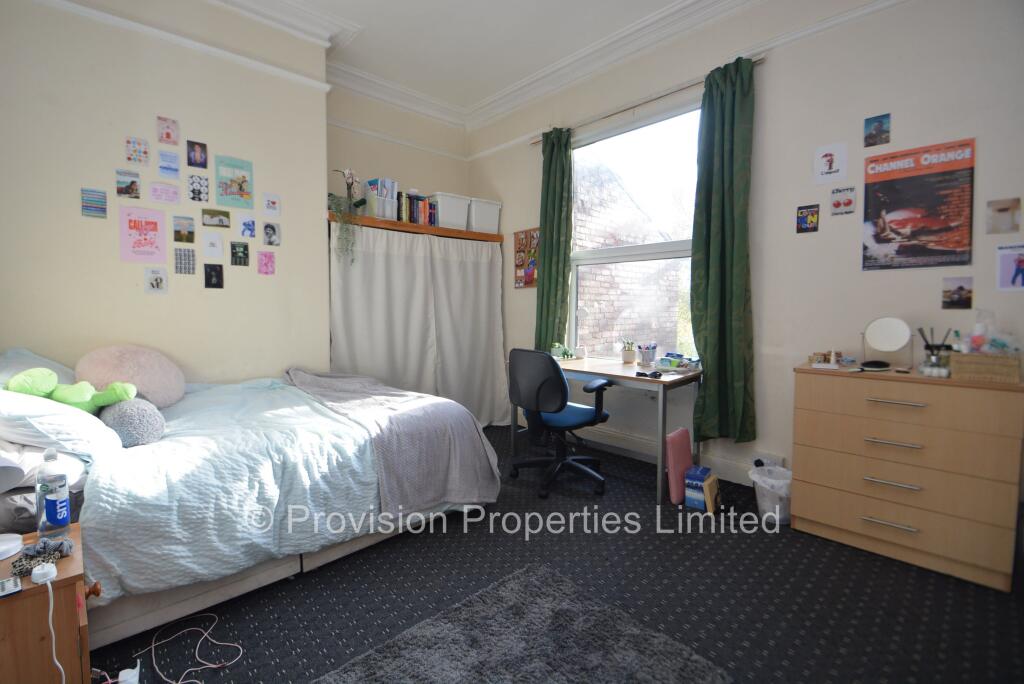 8 bedroom terraced house for rent