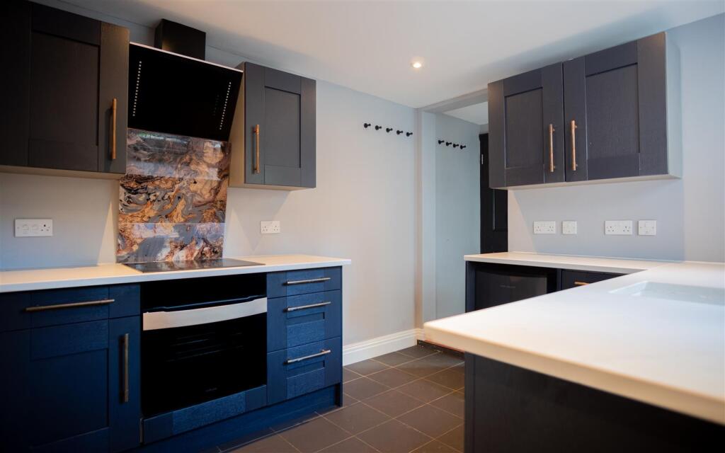 Apartment in Mole Valley, Dorking - View 3