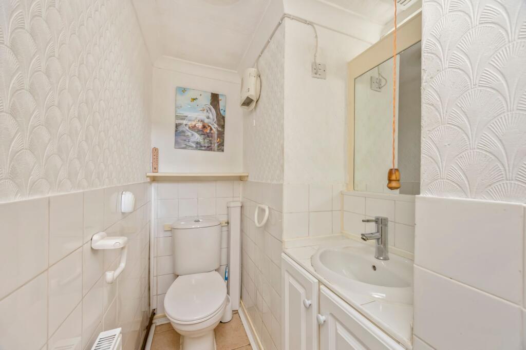 House in Crawley, Broadfield - View 3