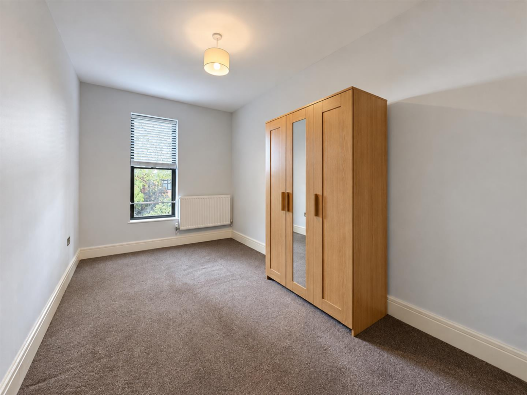 Apartment in Slough - More