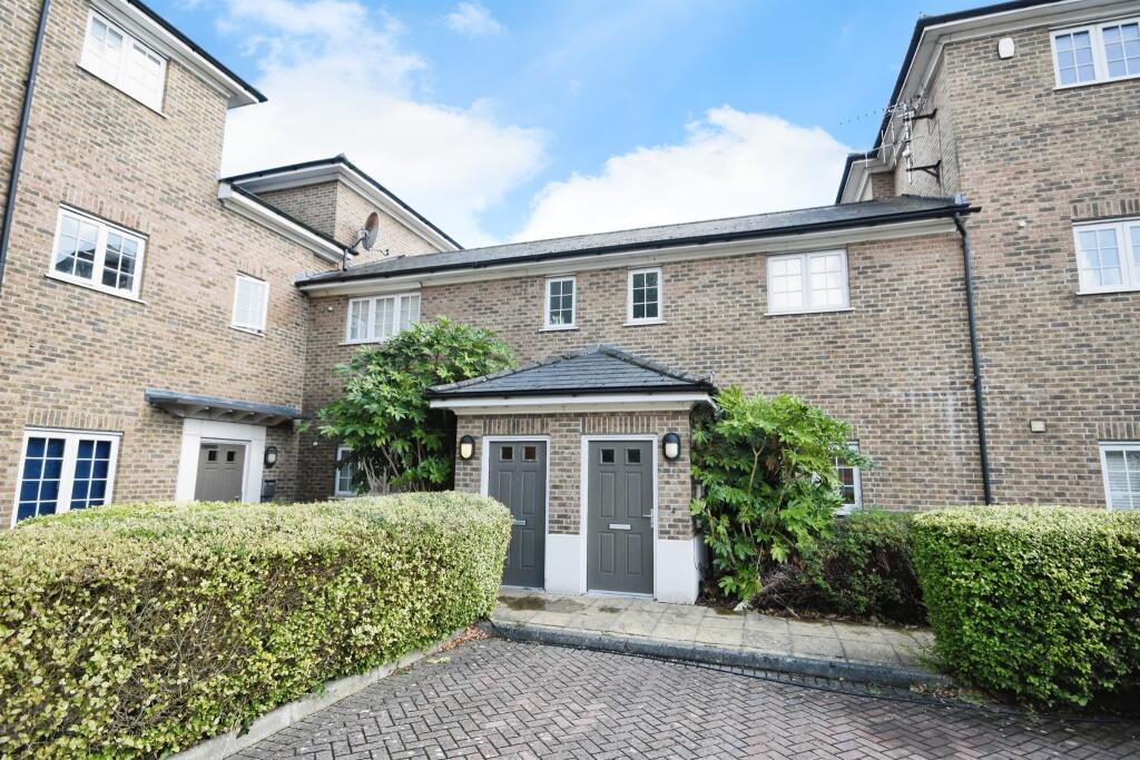 Main image of property: Porters Field, BRAINTREE
