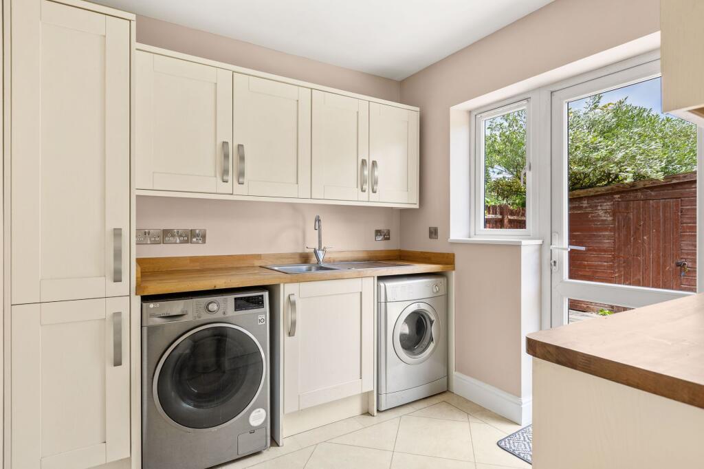 Bedford Road, Henlow, SG16 - More