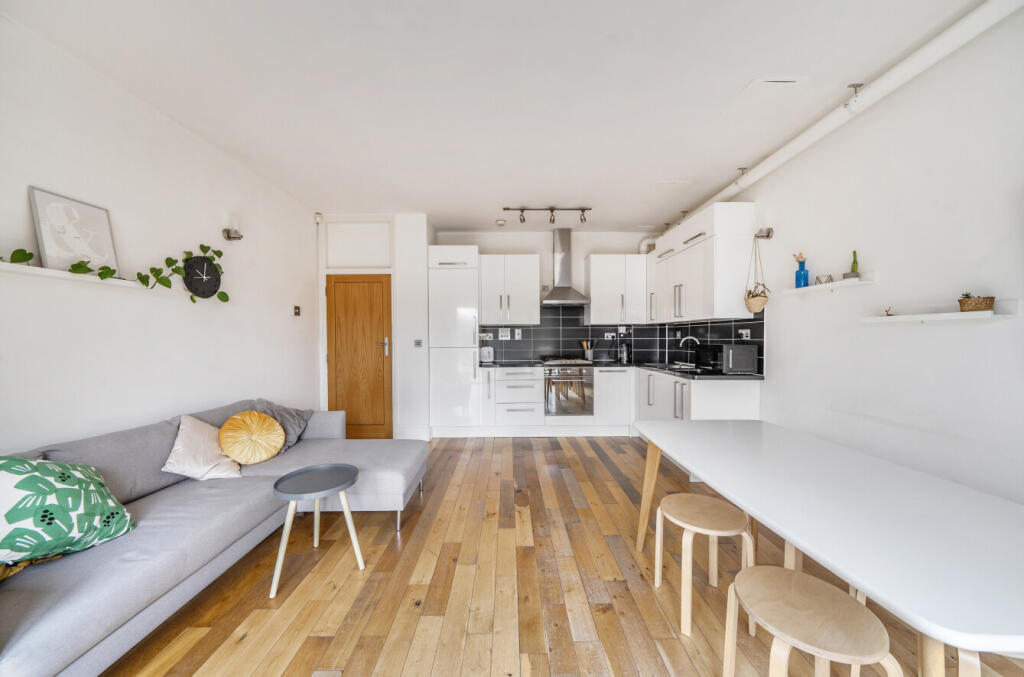 Apartment in Mitcham - More