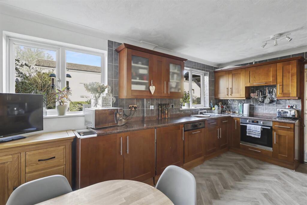 Bude Crescent, Stevenage photo 4