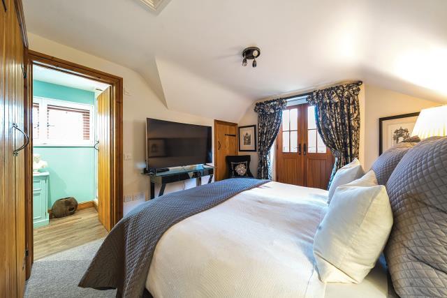 House in South Oxfordshire, Eye and Dunsden - More