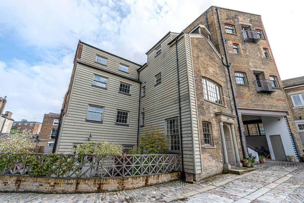 Main image of property: The Terrace, Rochester, ME1