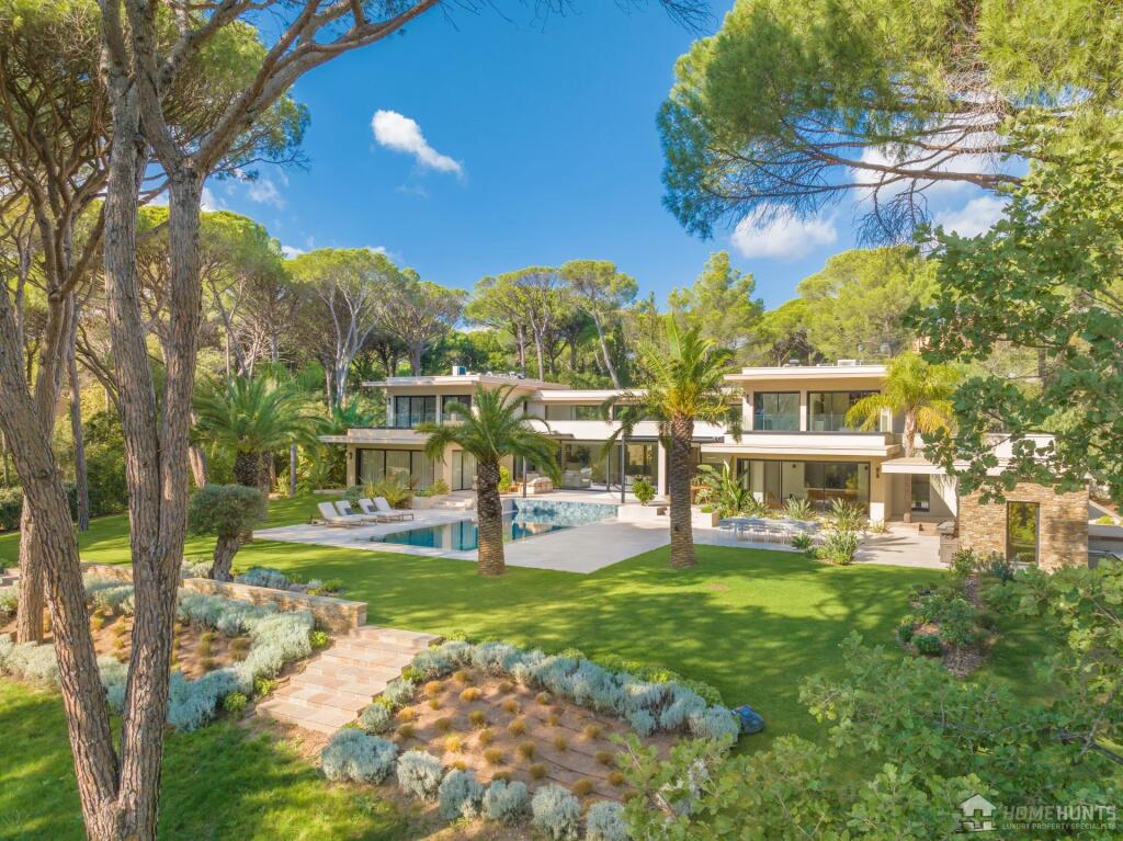 Main image of property: Provence-Alps-Cote d`Azur, Var, St-Raphaël