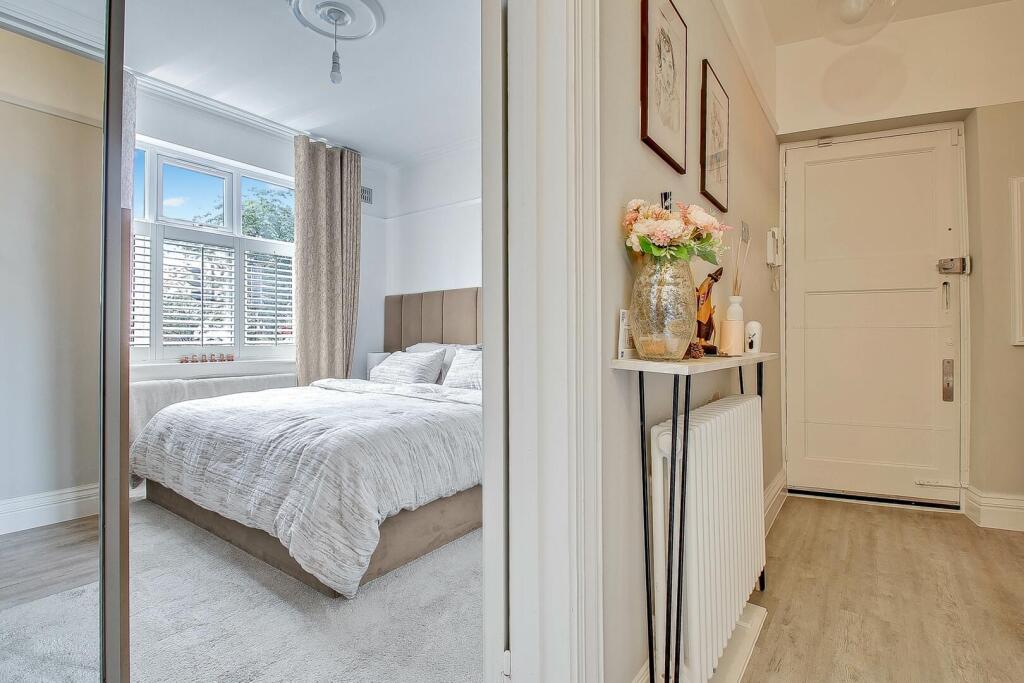 Apartment in London - View 5