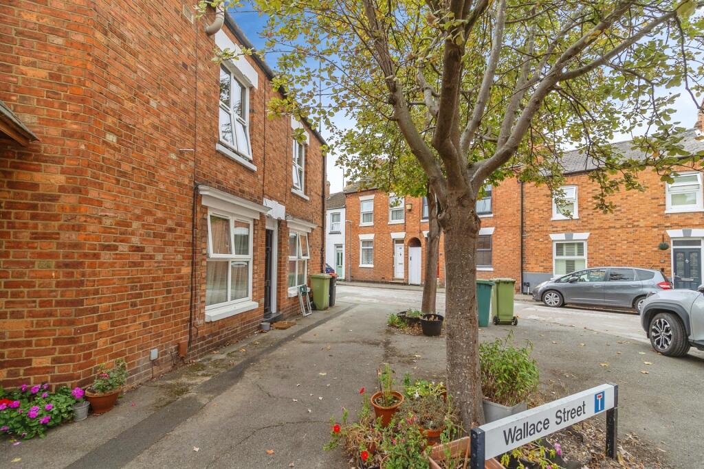 House in Milton Keynes, New Bradwell - View 4