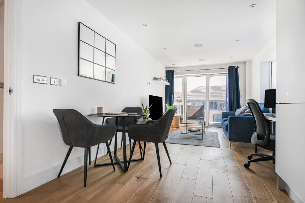 Apartment in Welwyn Hatfield, Hertfordshire - More