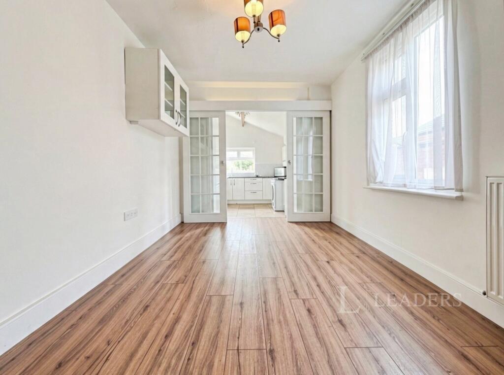 House in Bedford, Queens Park - View 3