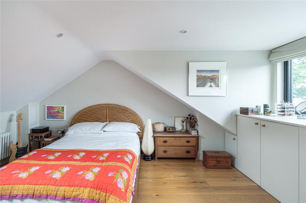 Apartment in London - More