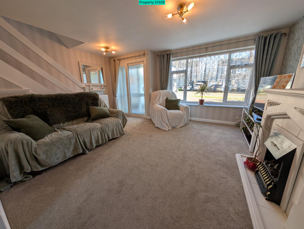 9 Milton Drive, Newport Pagnell, MK16 photo 4