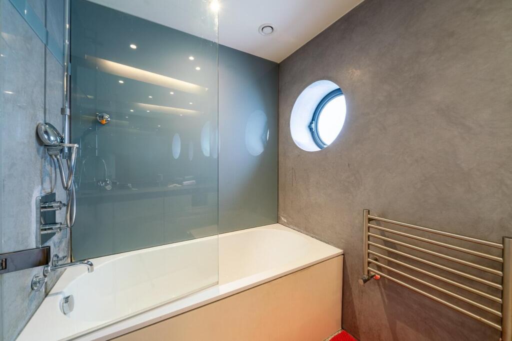 4 bedroom mews property for rent