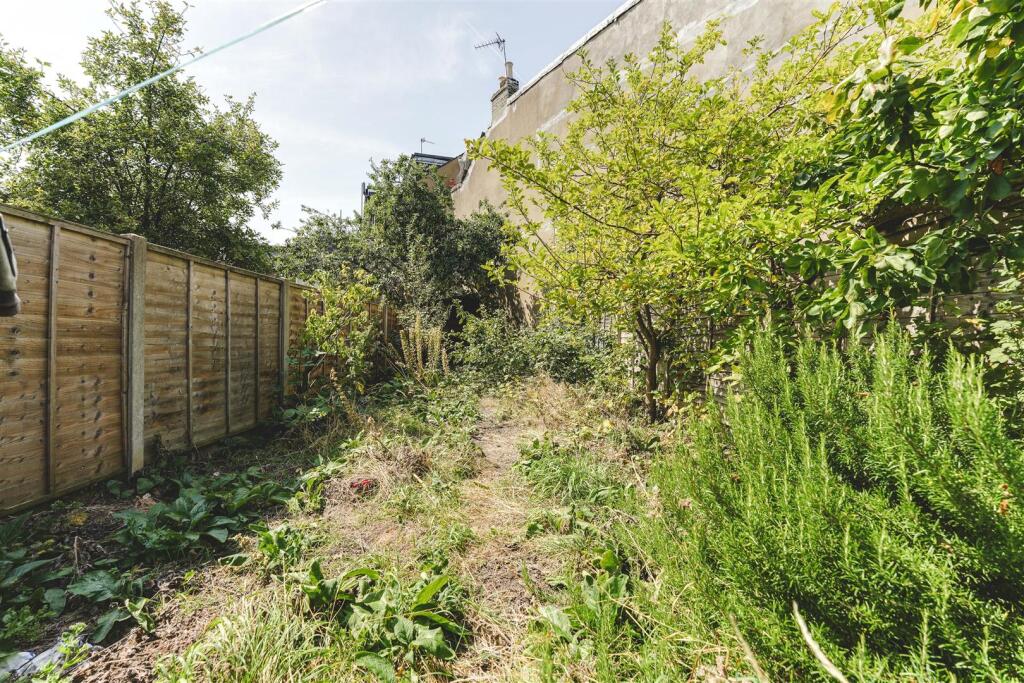 House in London, Lower Clapton - View 3