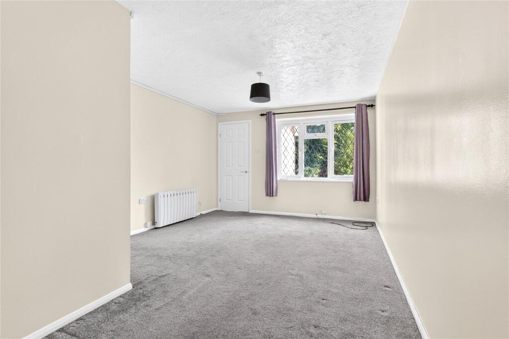 Simmonds Close, Bracknell, Berkshire, RG42 photo 4