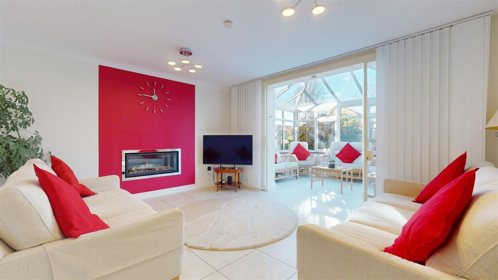 4-bed detached on Forrabury Avenue, Bradwell Common, Milton Keynes, £500,000
