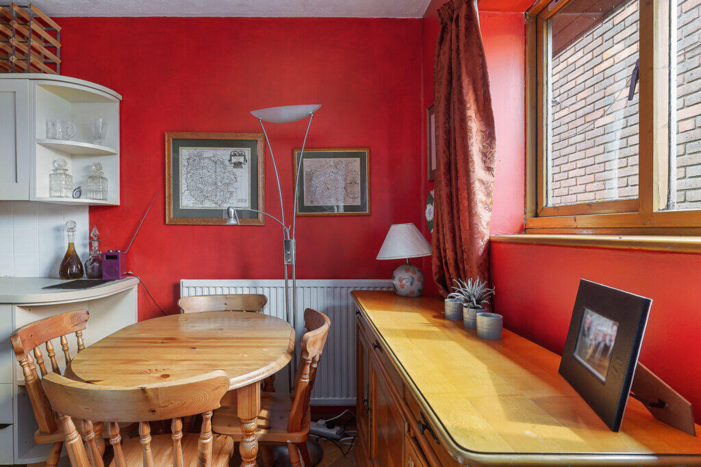 Apartment in Tunbridge Wells, Kent - More