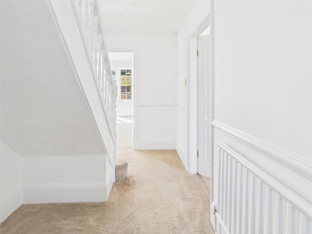 House in Coulsdon, Kenley - View 5