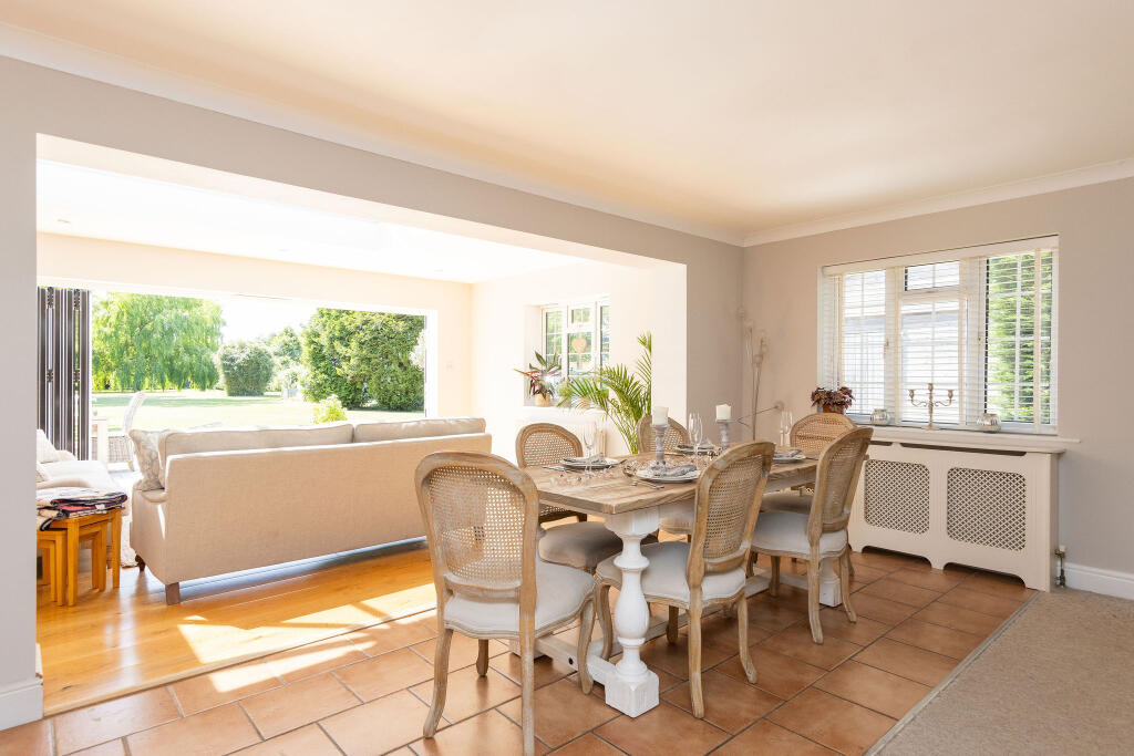 Merryfields, Chalk Lane, Sidlesham, Chichester photo 3