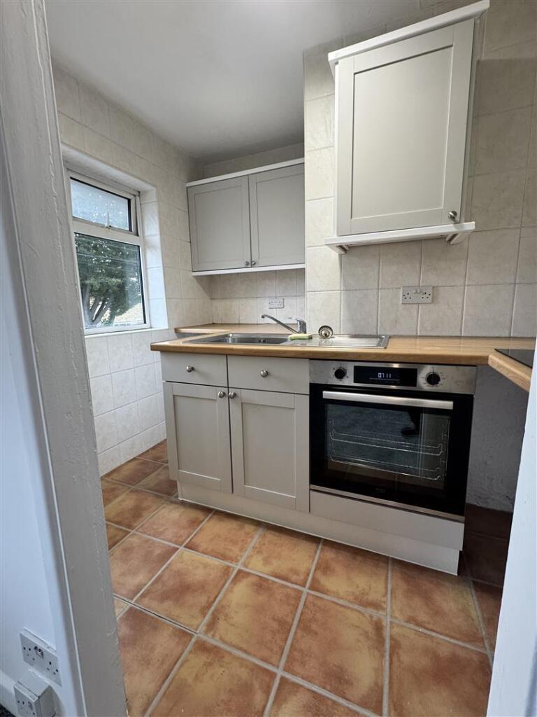 Apartment in Southend-on-Sea, Essex - View 5