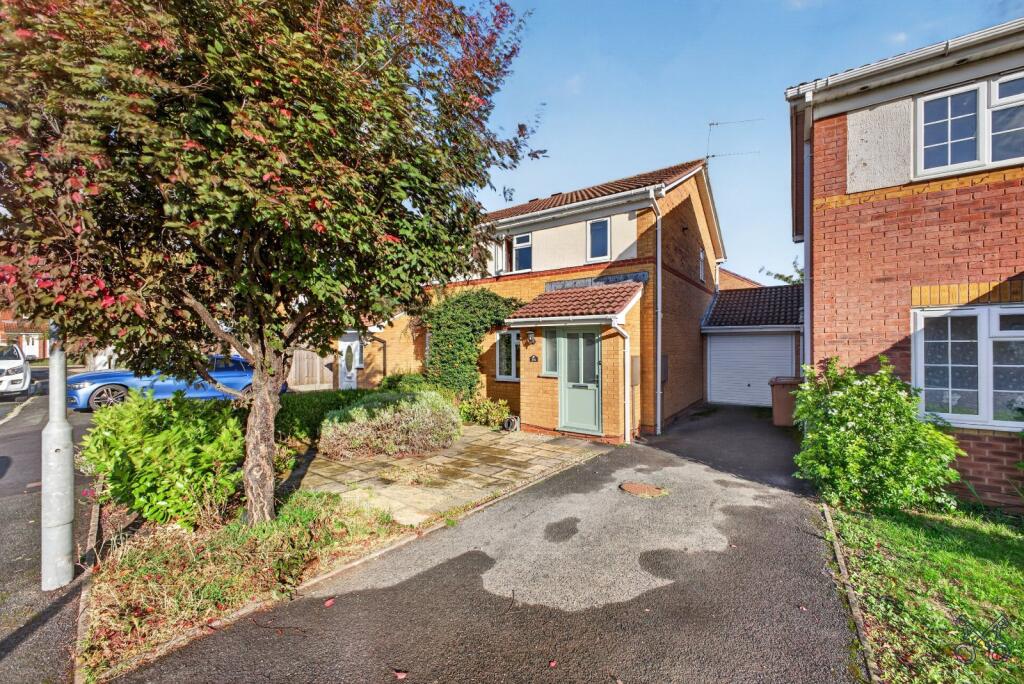 3-bed semi-detached on Jasmine Walk, Evesham, Worcestershire, WR11, £265,000