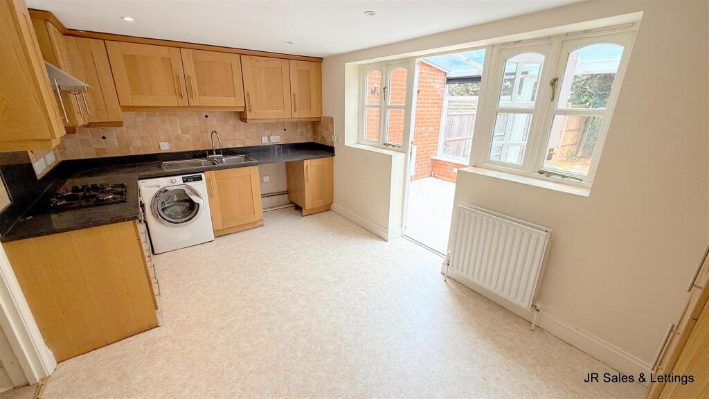 Tolmers Road, Cuffley photo 2