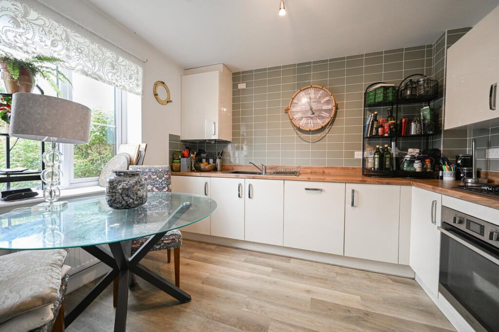Narrowleaf Drive, Ringwood , BH24 photo 3