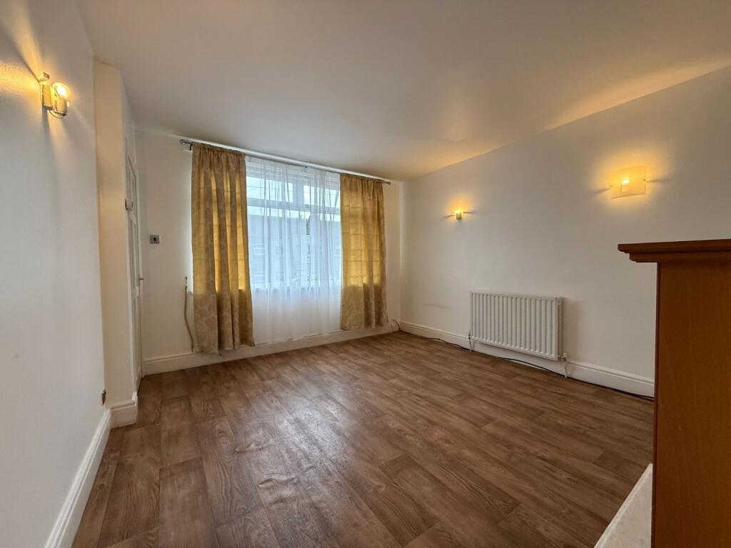House in Leeds, Woodhouse Hill, Belle Isle - View 4