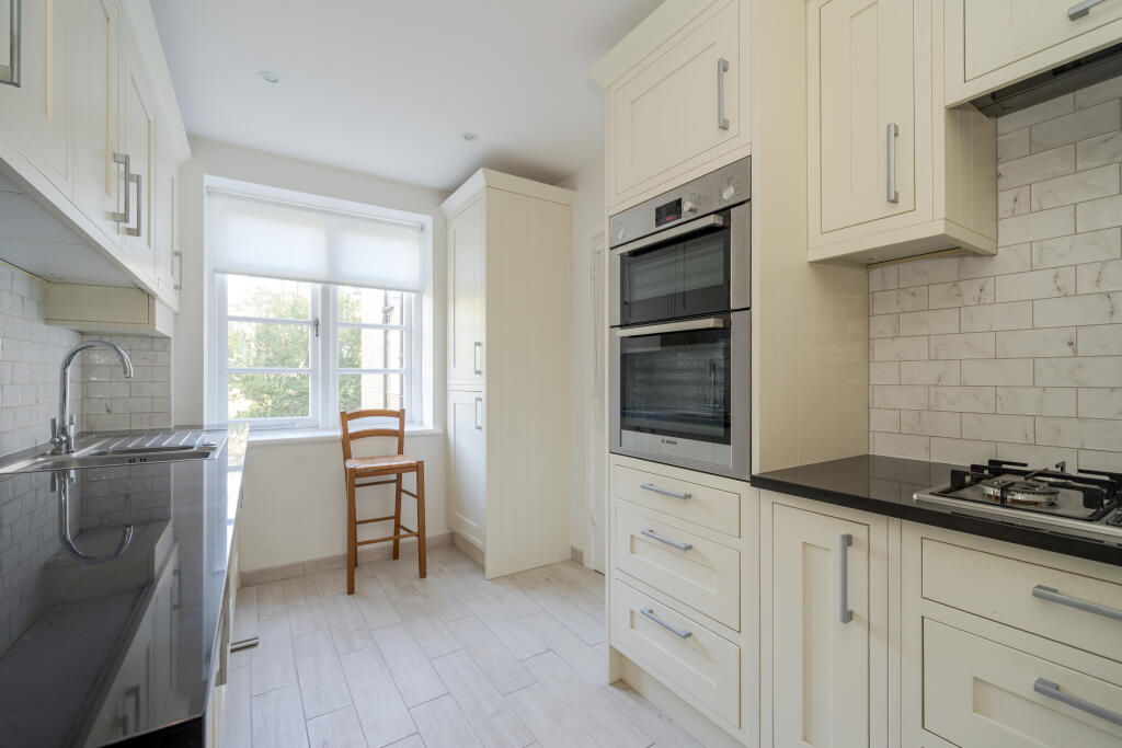 Apartment in London - View 5