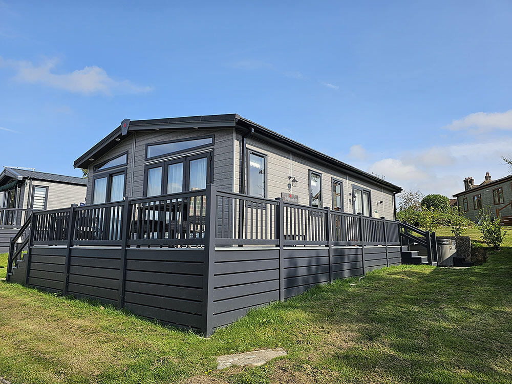 2-bed caravan on Crowhurst Park, Telham Lane, Battle, East Sussex, TN33, £245,000