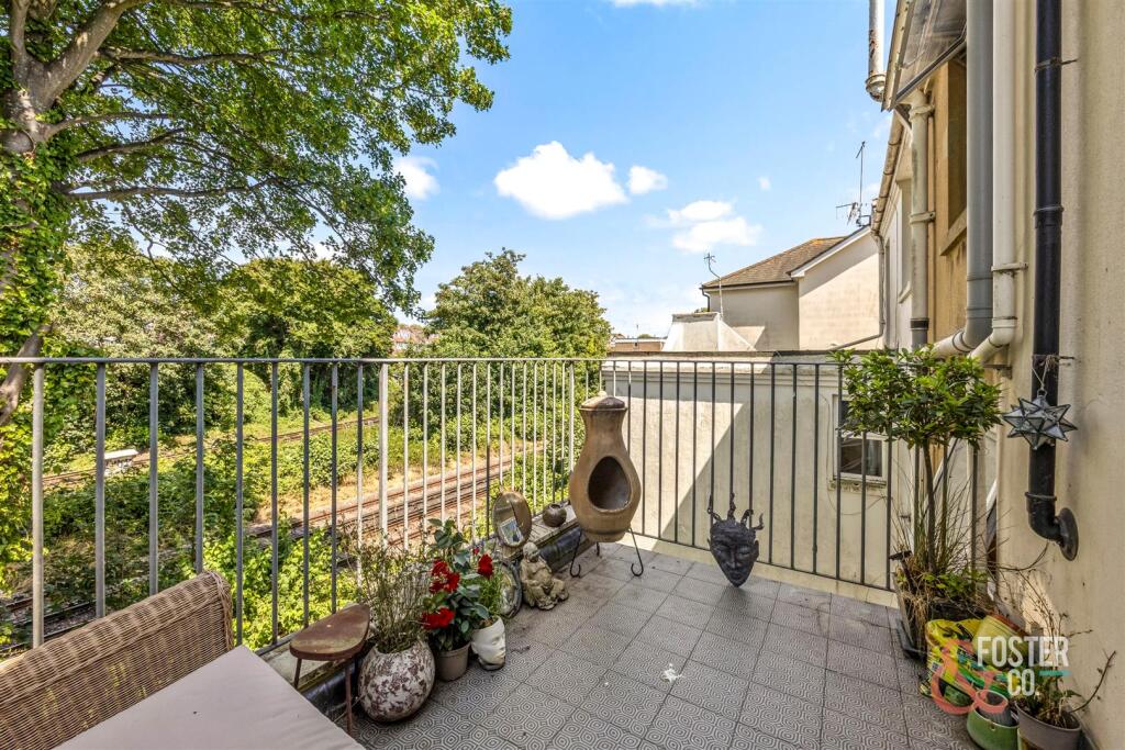 Apartment in Hove, Brunswick - View 3