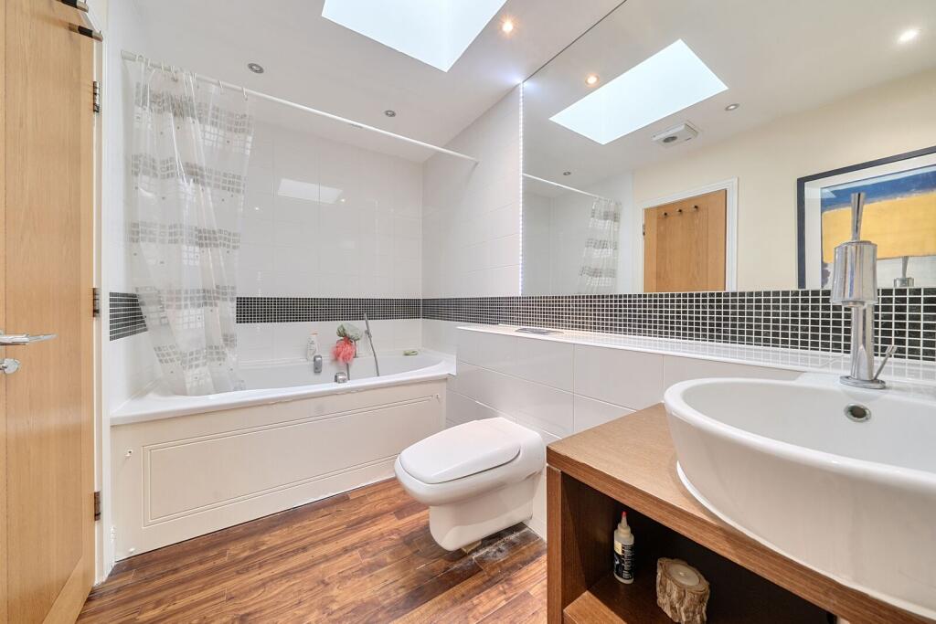 Apartment in London - More