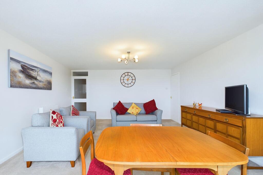 Apartment in Torquay, Torbay - More