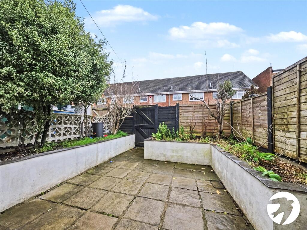 House in Dartford - More